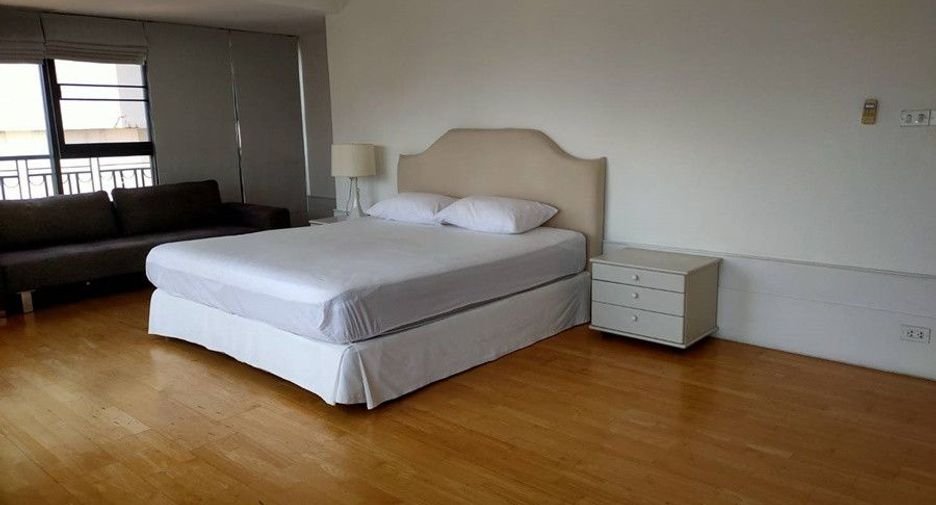 For rent 3 bedrooms condo in Khlong Toei, Bangkok