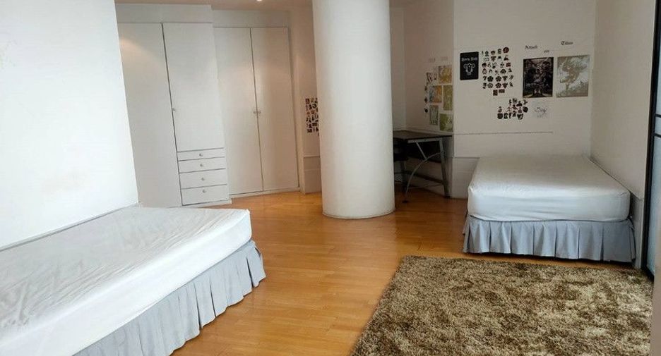 For rent 3 bedrooms condo in Khlong Toei, Bangkok