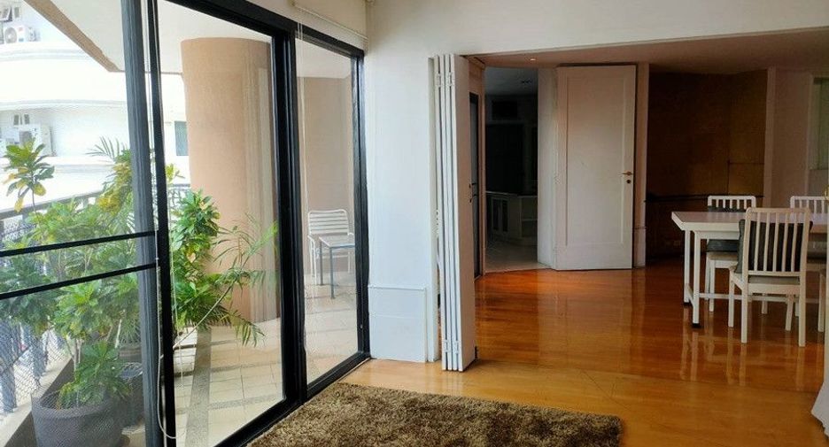 For rent 3 bedrooms condo in Khlong Toei, Bangkok