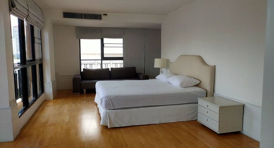 For rent 3 bedrooms condo in Khlong Toei, Bangkok