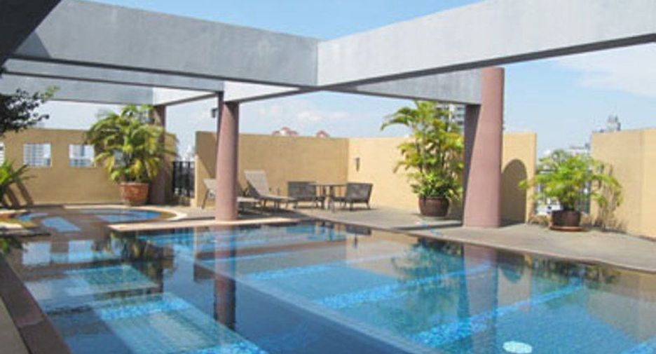For rent 3 bedrooms condo in Khlong Toei, Bangkok