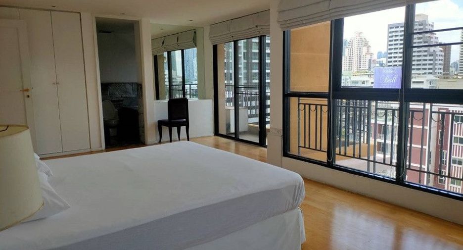 For rent 3 bedrooms condo in Khlong Toei, Bangkok