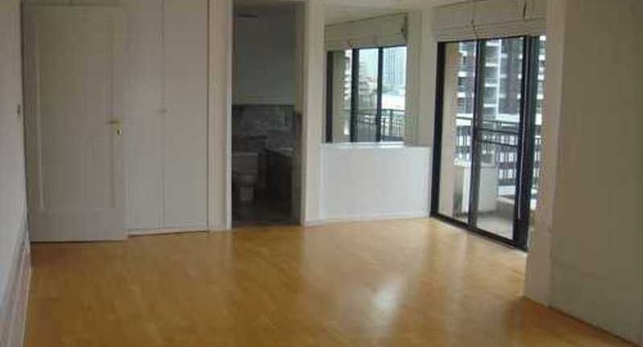 For rent 3 bedrooms condo in Khlong Toei, Bangkok