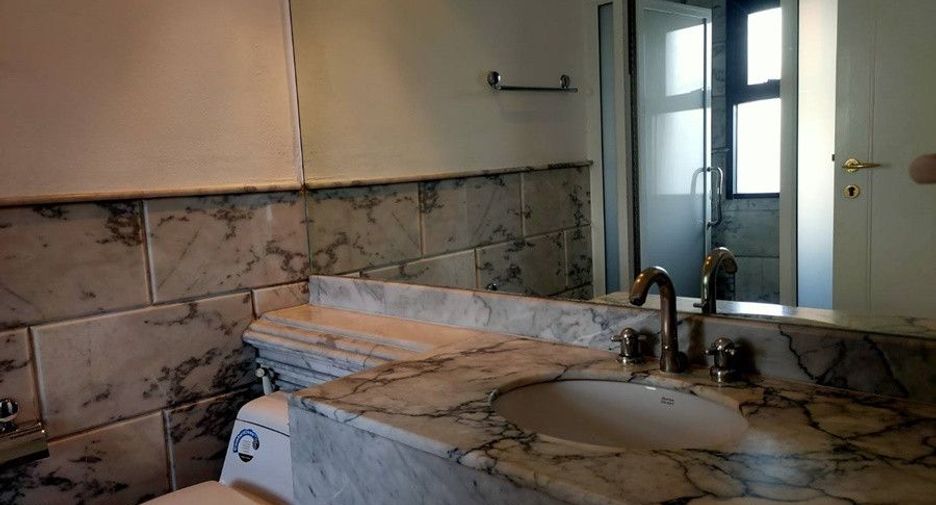 For rent 3 bedrooms condo in Khlong Toei, Bangkok