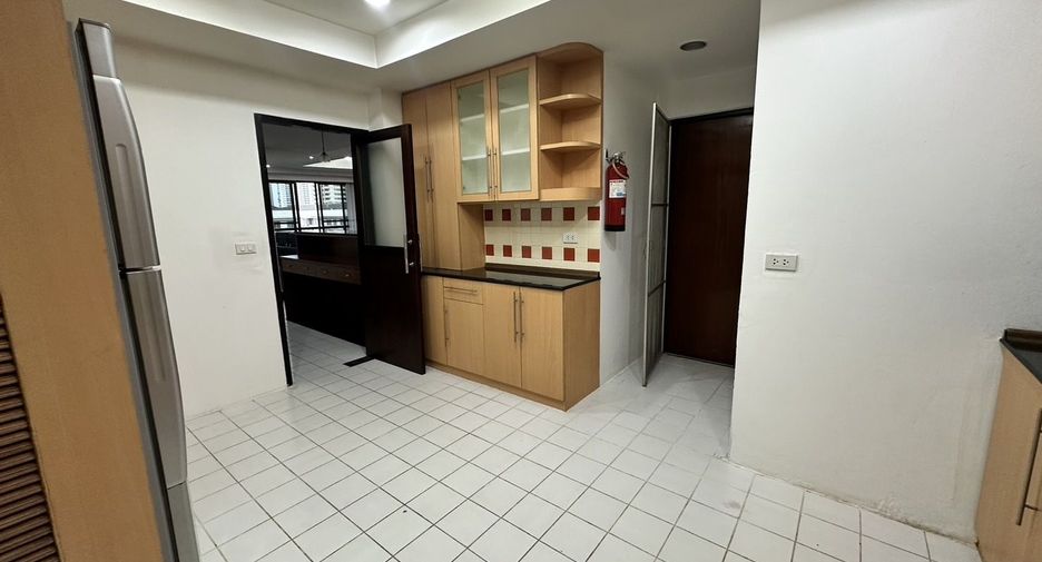 Apartamento en alquiler de 3 habitaciones en Watthana, Bangkok