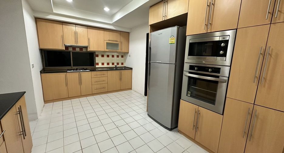 Apartamento en alquiler de 3 habitaciones en Watthana, Bangkok