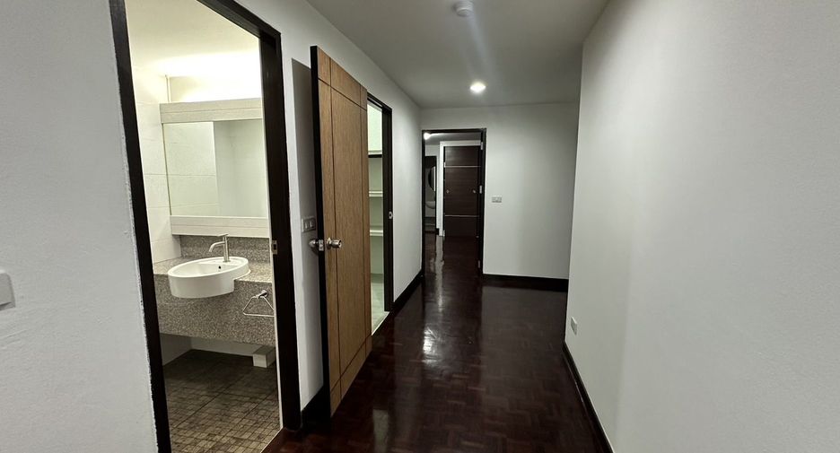 Apartamento en alquiler de 3 habitaciones en Watthana, Bangkok