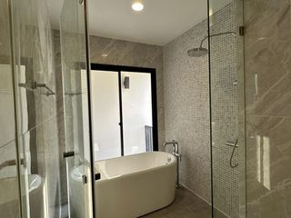 For rent 3 bedrooms townhouse in Yan Nawa, Bangkok