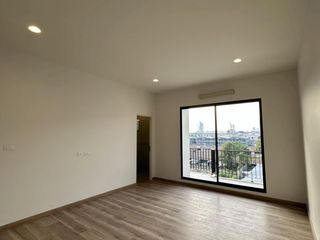 For rent 3 bedrooms townhouse in Yan Nawa, Bangkok