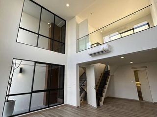 For rent 3 bedrooms townhouse in Yan Nawa, Bangkok