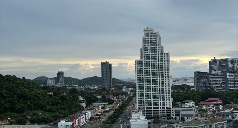 For sale 1 bed condo in Si Racha, Chonburi