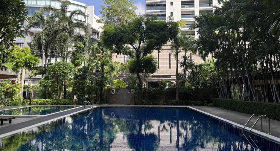 For rent 3 bedrooms apartment in Sathon, Bangkok