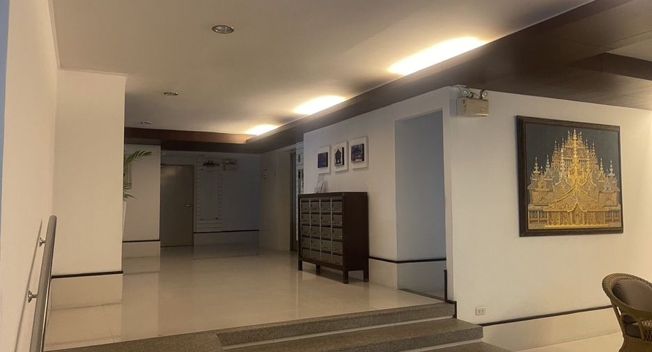 For rent 3 bedrooms apartment in Sathon, Bangkok
