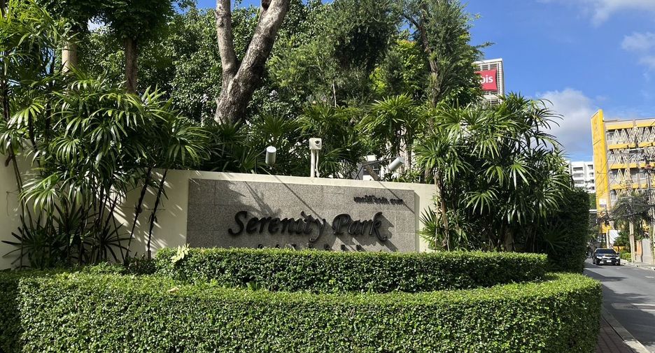For rent 3 bedrooms apartment in Sathon, Bangkok