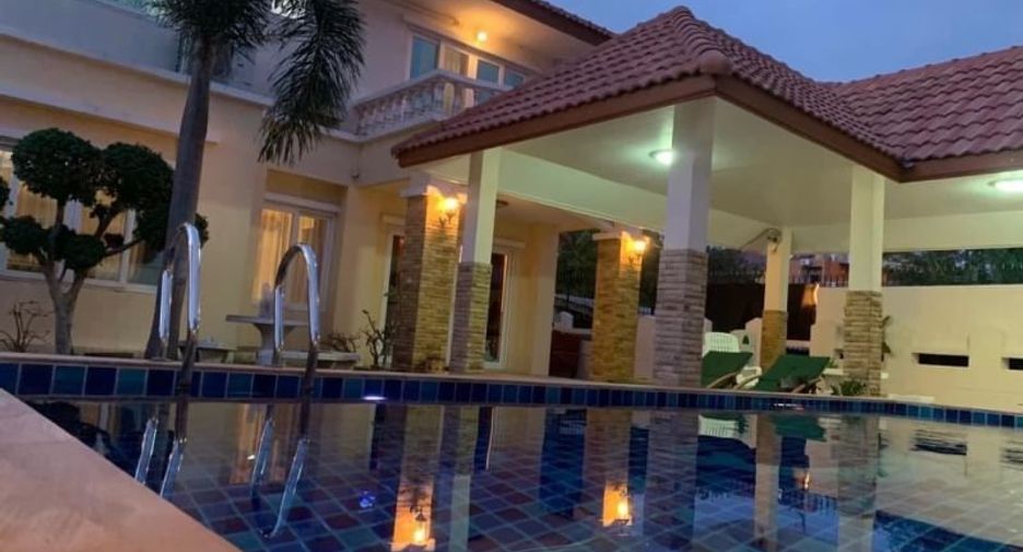 Villa en venta de 4 habitaciones en Bang Lamung, Chonburi