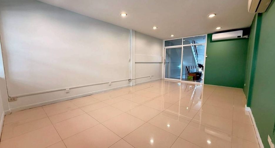 For rent 3 bedrooms office in Khlong Toei, Bangkok
