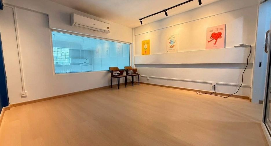 For rent 3 bedrooms office in Khlong Toei, Bangkok