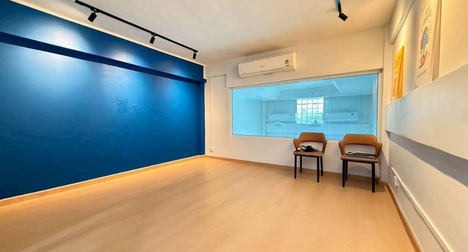 For rent 3 bedrooms office in Khlong Toei, Bangkok