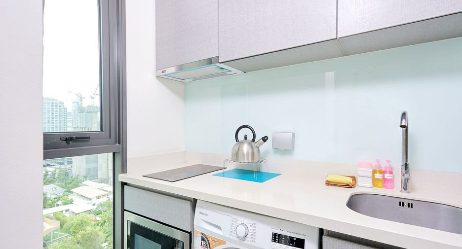 For sale 1 bed condo in Khlong Toei, Bangkok