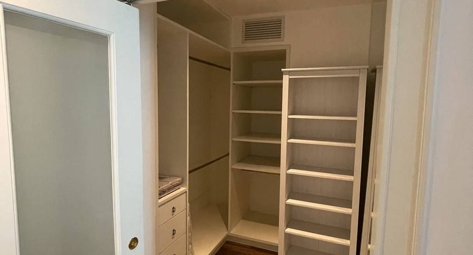 For rent 2 bedrooms condo in Pathum Wan, Bangkok