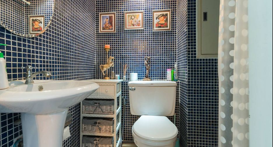 For rent 2 bedrooms condo in Pathum Wan, Bangkok