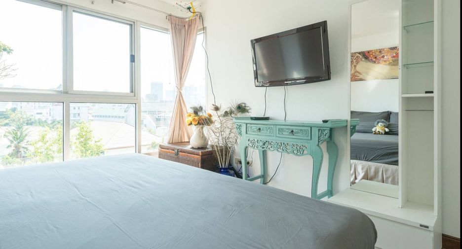 For rent 2 bedrooms condo in Pathum Wan, Bangkok