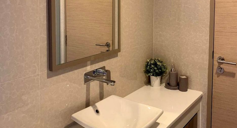 For rent 3 bedrooms condo in Khlong Toei, Bangkok