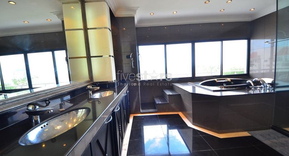 For rent 5 bedrooms condo in Sathon, Bangkok