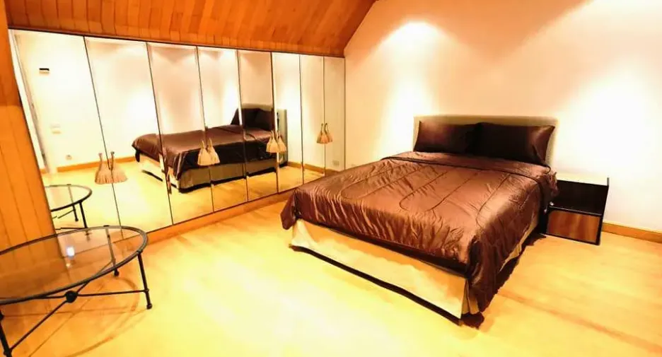 For rent 5 bedrooms condo in Sathon, Bangkok