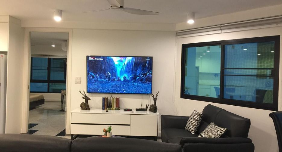 For rent 2 bedrooms condo in Watthana, Bangkok