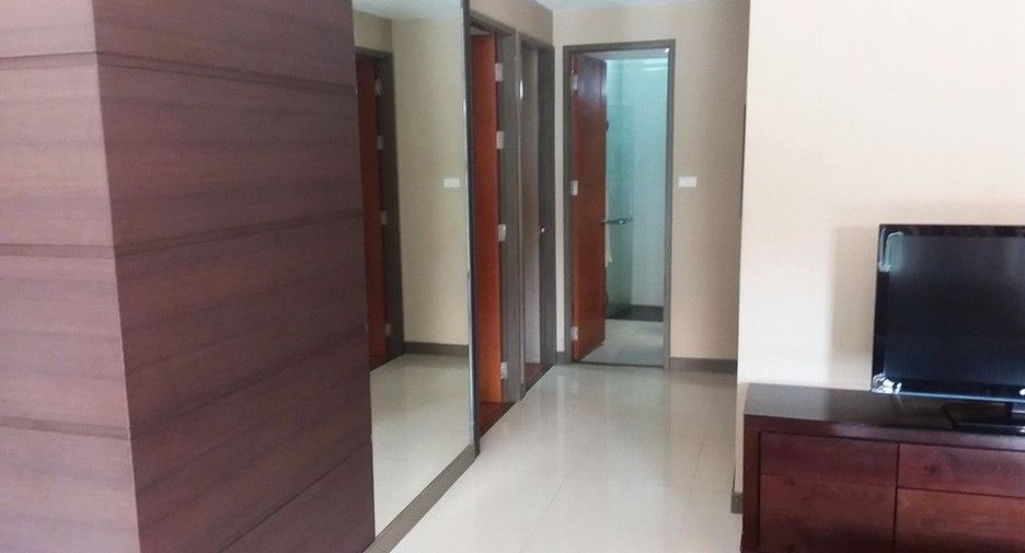 For rent 3 bedrooms villa in Bang Lamung, Chonburi