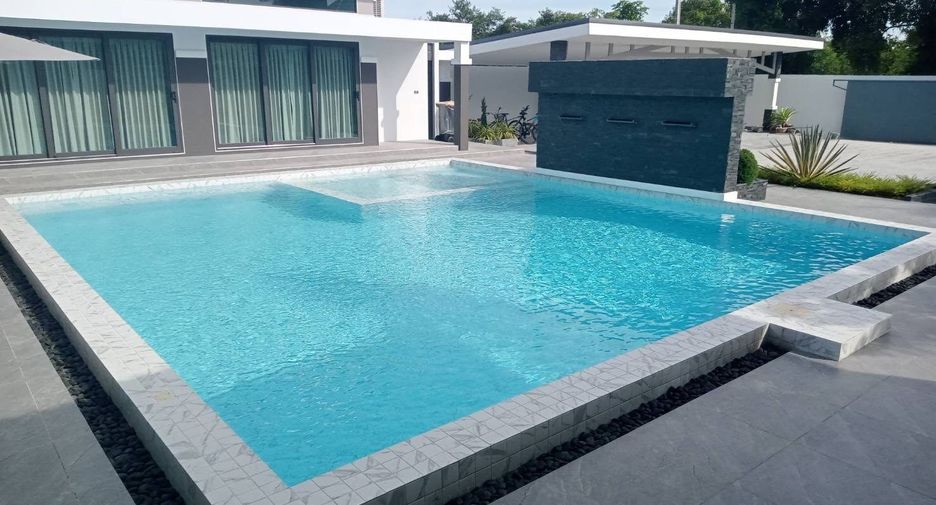 For sale 5 bedrooms villa in Bang Lamung, Chonburi
