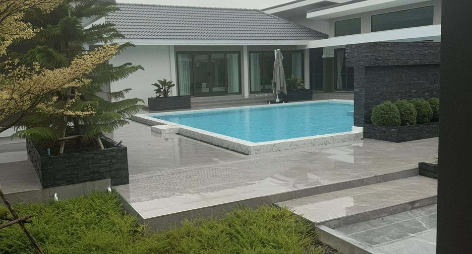 For sale 5 bedrooms villa in Bang Lamung, Chonburi