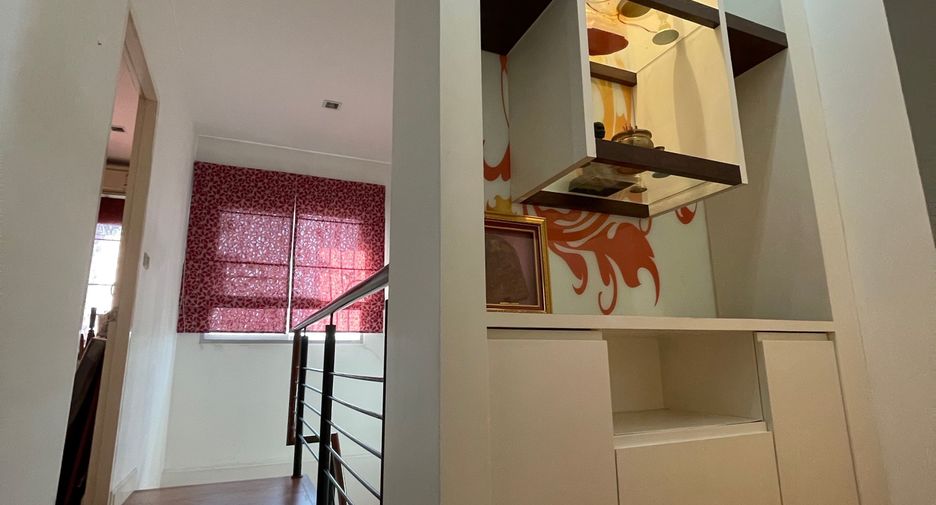 À vendre 3 chambres maison de ville à Lak Si, Bangkok