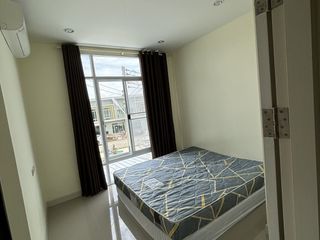 À vendre 3 chambres maison de ville à Bang Lamung, Chonburi