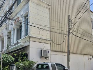 Продажа 3 спальни таунхаус в Щанг Тхонгланг, Бангкок