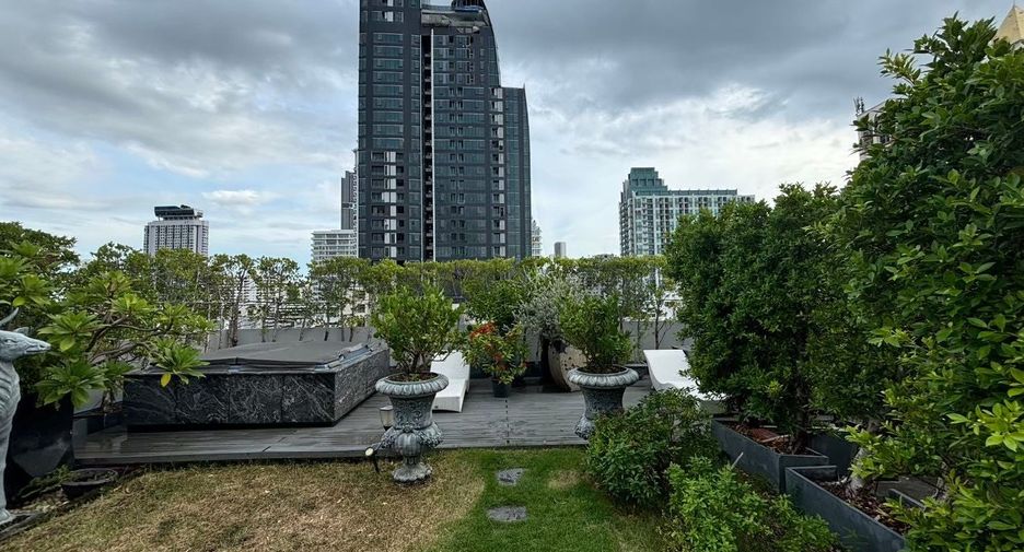For sale 43 bedrooms retail Space in Watthana, Bangkok