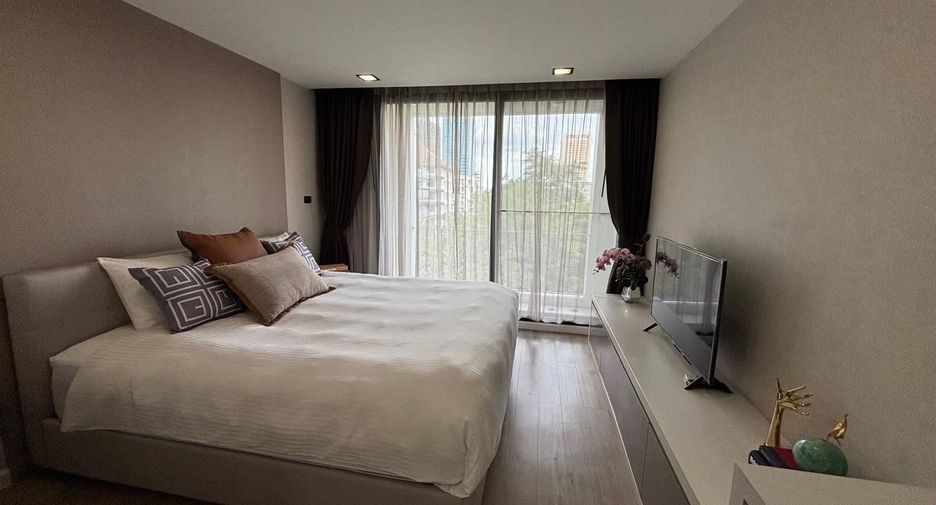 For sale 43 bedrooms retail Space in Watthana, Bangkok