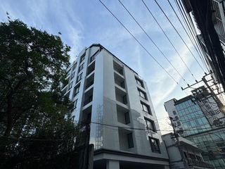 For sale 43 bedrooms retail Space in Watthana, Bangkok