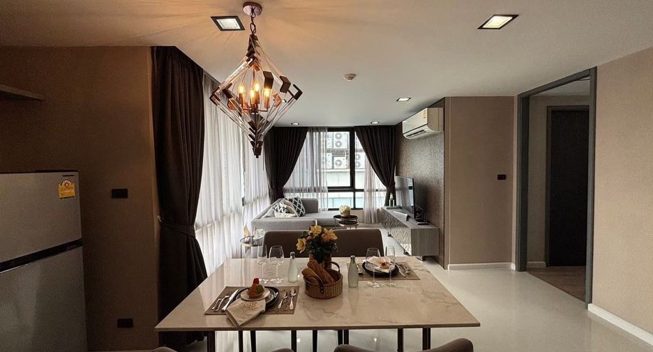 For sale 43 bedrooms retail Space in Watthana, Bangkok