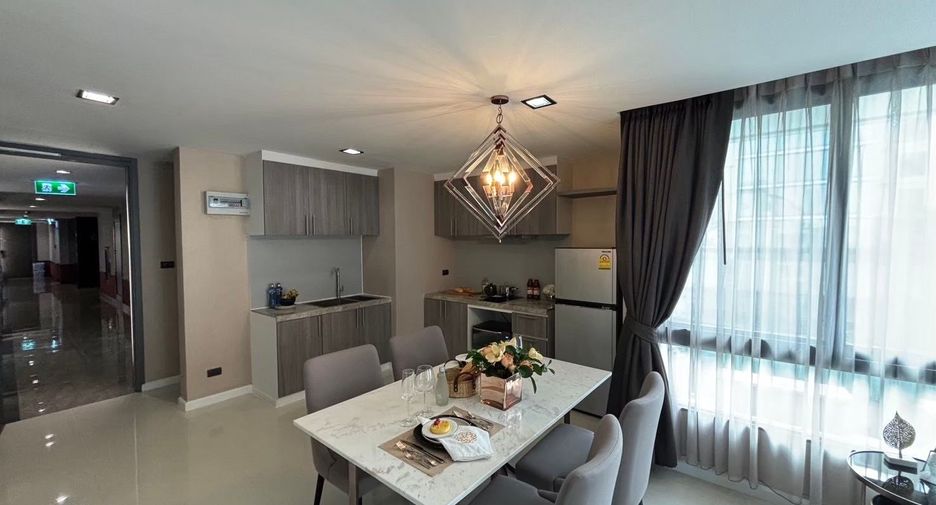 For sale 43 bedrooms retail Space in Watthana, Bangkok