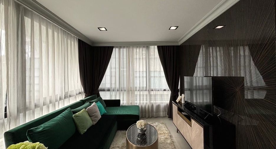 For sale 43 bedrooms retail Space in Watthana, Bangkok