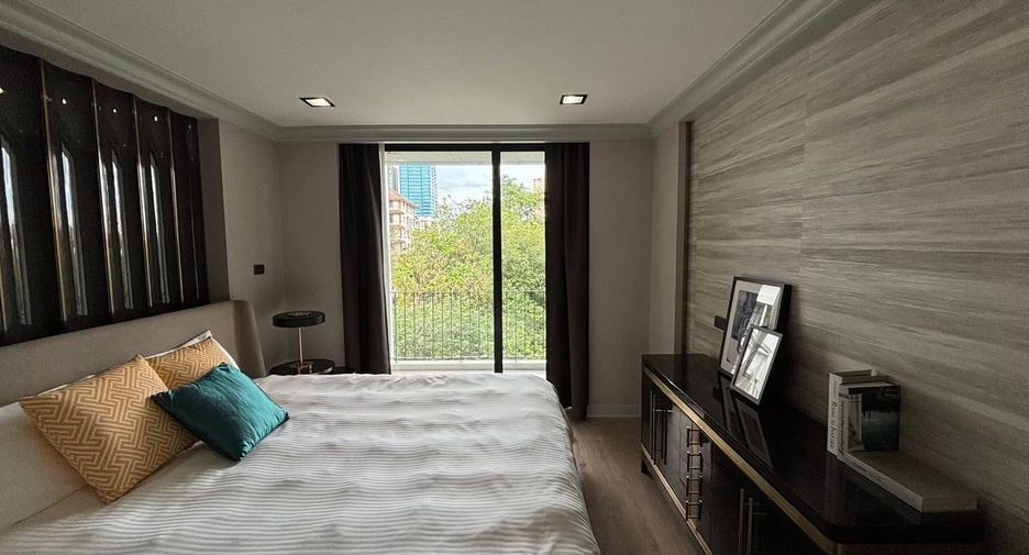 For sale 43 bedrooms retail Space in Watthana, Bangkok