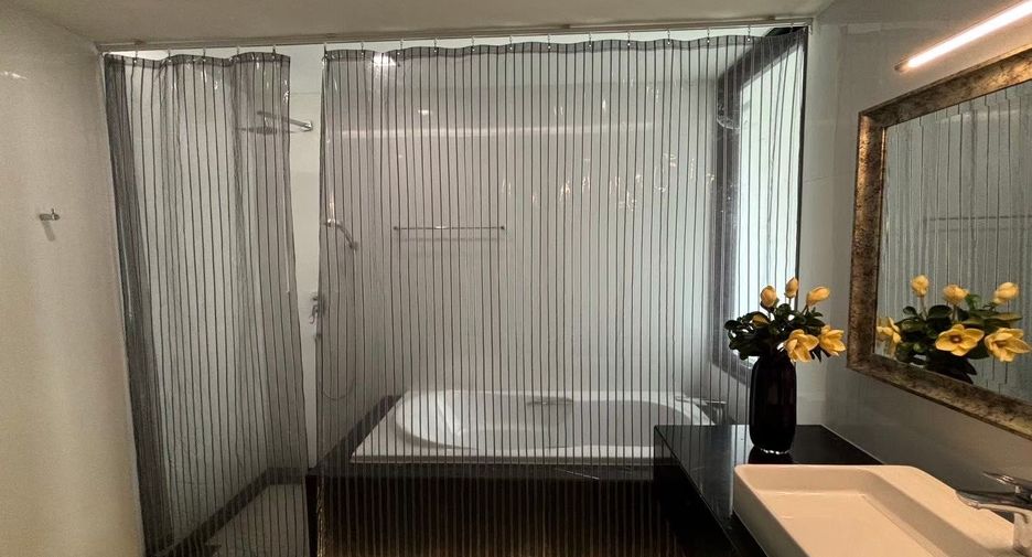 For sale 43 bedrooms retail Space in Watthana, Bangkok