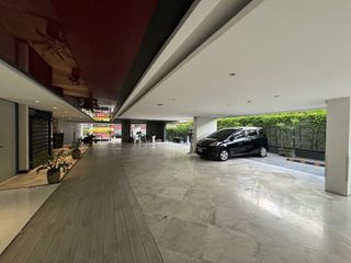 For sale 43 bedrooms retail Space in Watthana, Bangkok