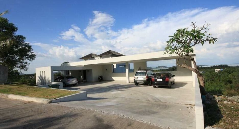 Casa en venta y en alquiler de 4 habitaciones en Mueang Phuket, Phuket