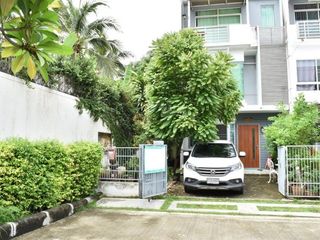 For sale 3 bedrooms townhouse in Thung Khru, Bangkok