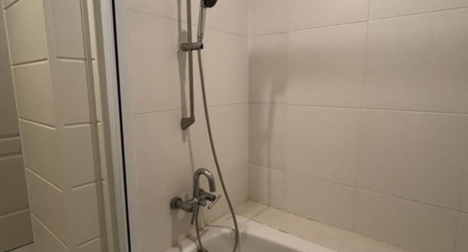 For rent 2 bedrooms condo in Khlong San, Bangkok