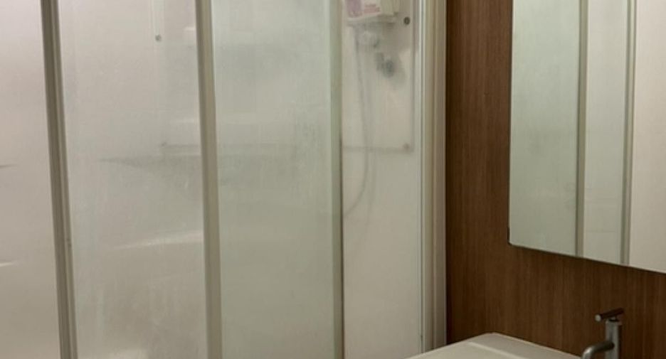 For rent 2 bedrooms condo in Khlong San, Bangkok