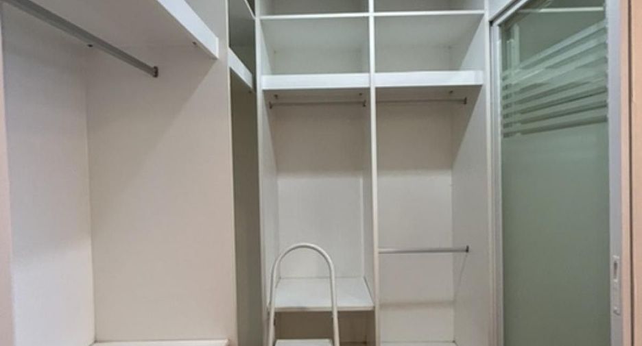 For rent 2 bedrooms condo in Khlong San, Bangkok